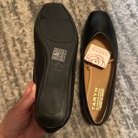 Taryn Rose Women's Faux Leather Flats Shoes NIB Black FITS LIKE A 6-7 size - Picture 7 of 11
